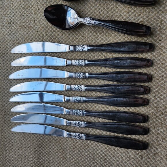 ONEIDA Flatware Vista Pattern 48 Pieces stainless Serves 7 + forks knives spoons - Picture 3 of 9
